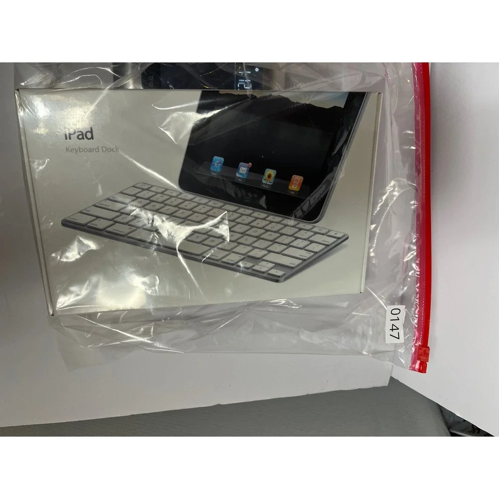 Apple iPad Keyboard Dock MC533LL/B A1359 30 pin White new sealed 2010